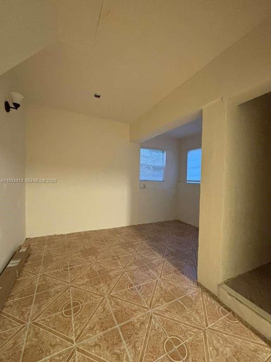 For Rent: $3,200 (3 beds, 2 baths, 1500 Square Feet)