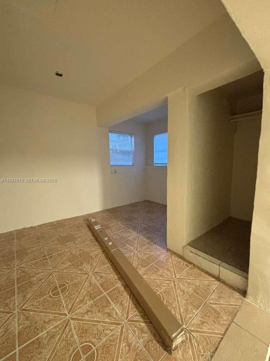 For Rent: $3,200 (3 beds, 2 baths, 1500 Square Feet)