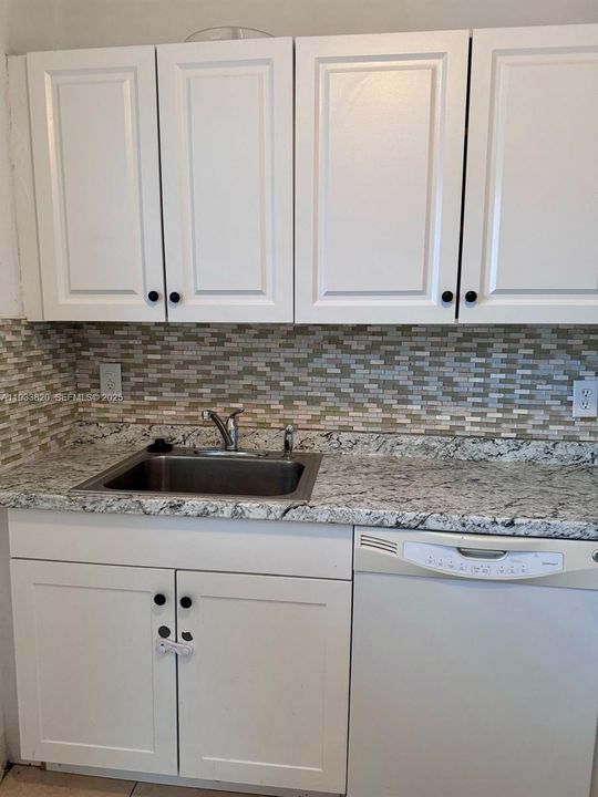 For Sale: $79,000 (2 beds, 2 baths, 880 Square Feet)