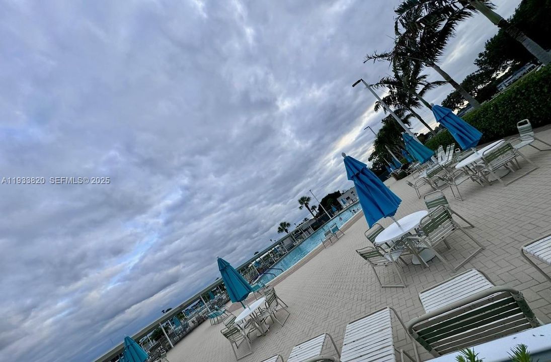 For Sale: $79,000 (2 beds, 2 baths, 880 Square Feet)