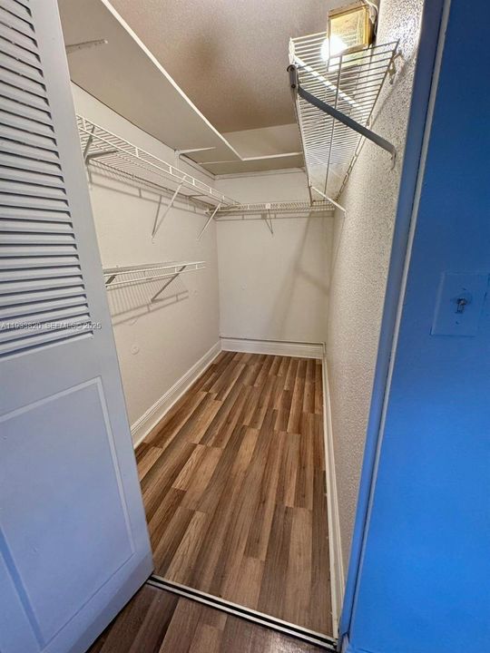 For Sale: $79,000 (2 beds, 2 baths, 880 Square Feet)