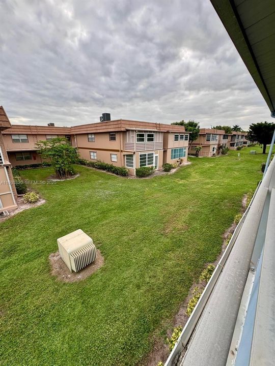 For Sale: $79,000 (2 beds, 2 baths, 880 Square Feet)