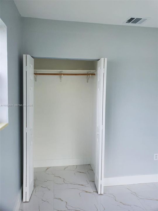 En Venta: $2,400 (2 camas, 1 baños, 1237 Pies cuadrados)