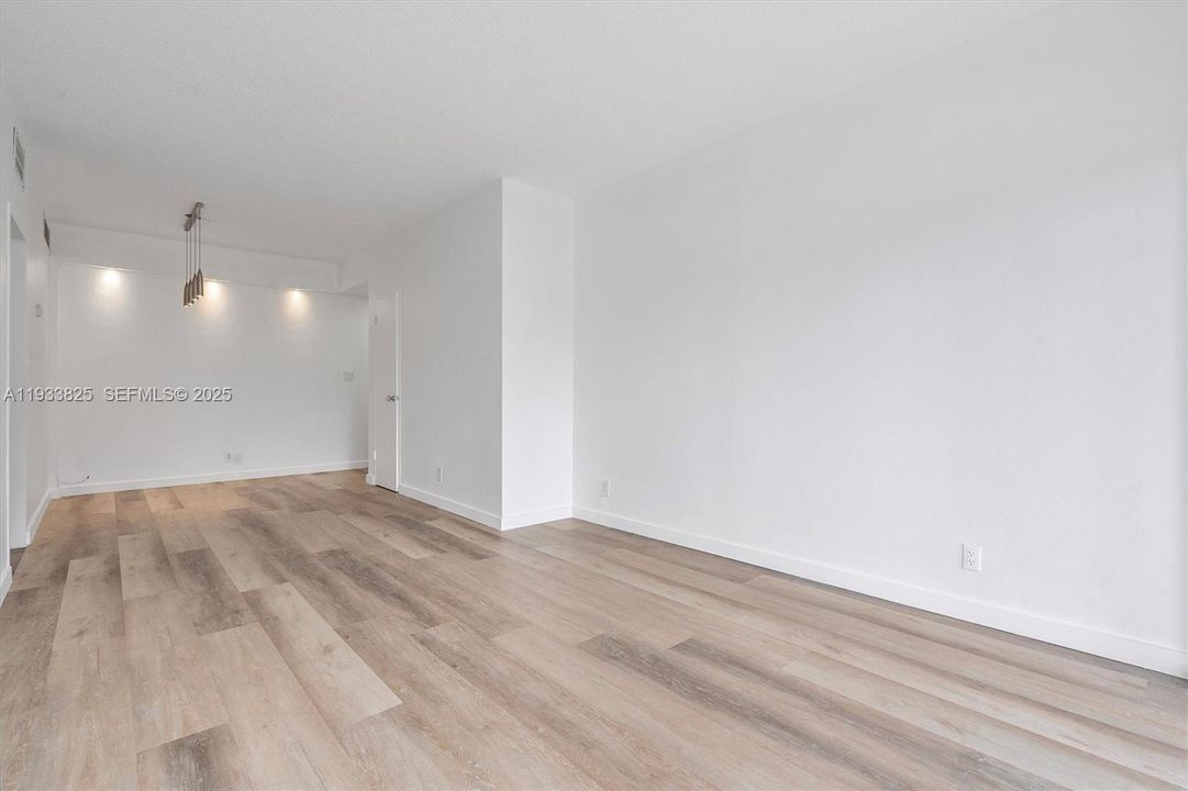 На продажу: $334,900 (1 спален, 1 ванн, 831 Квадратных фут)