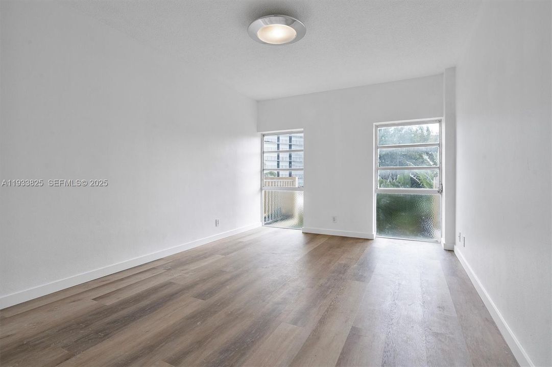 На продажу: $334,900 (1 спален, 1 ванн, 831 Квадратных фут)