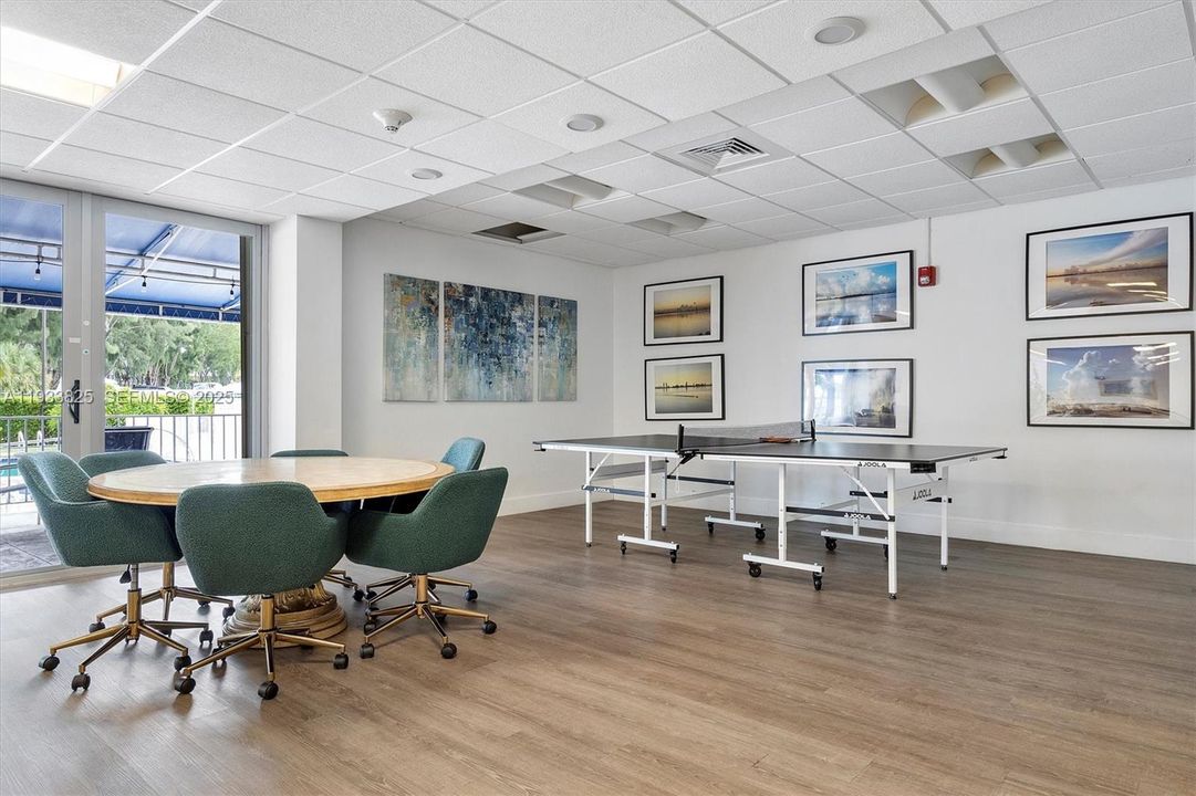 На продажу: $334,900 (1 спален, 1 ванн, 831 Квадратных фут)