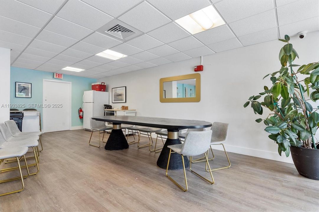 На продажу: $334,900 (1 спален, 1 ванн, 831 Квадратных фут)