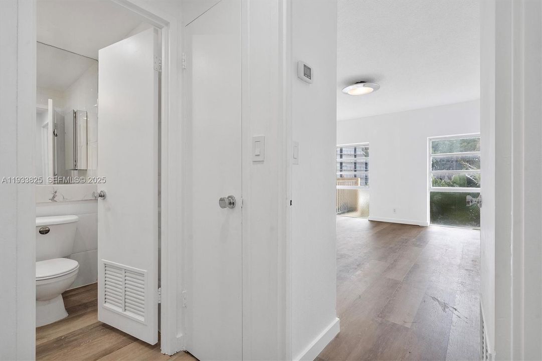 На продажу: $334,900 (1 спален, 1 ванн, 831 Квадратных фут)