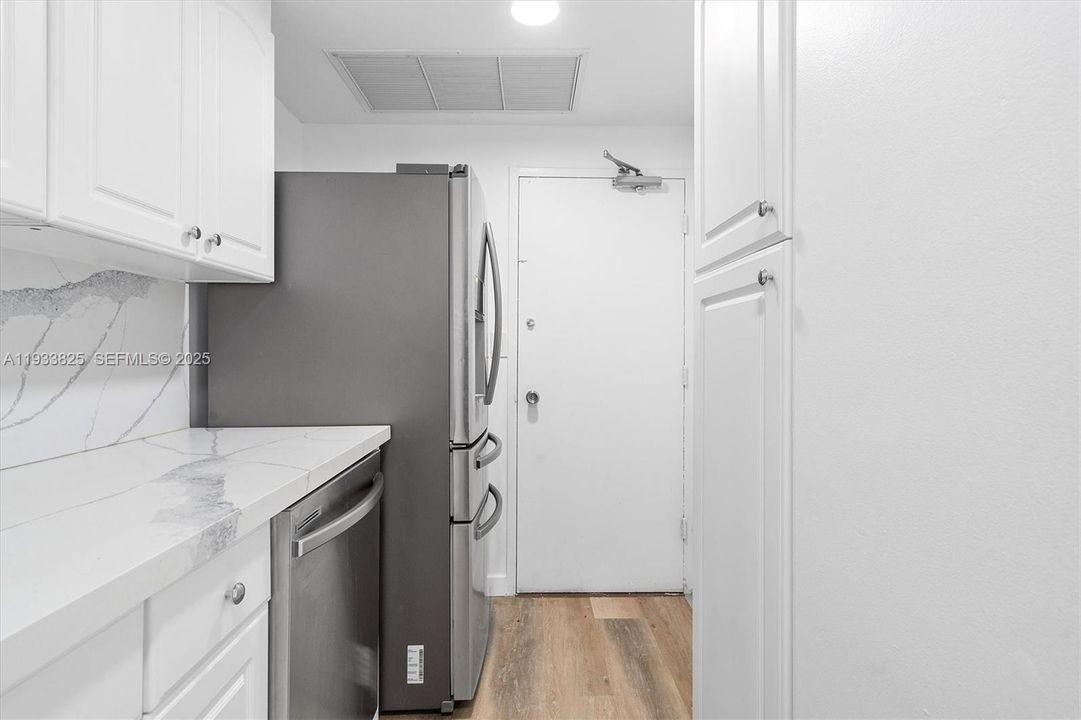 На продажу: $334,900 (1 спален, 1 ванн, 831 Квадратных фут)