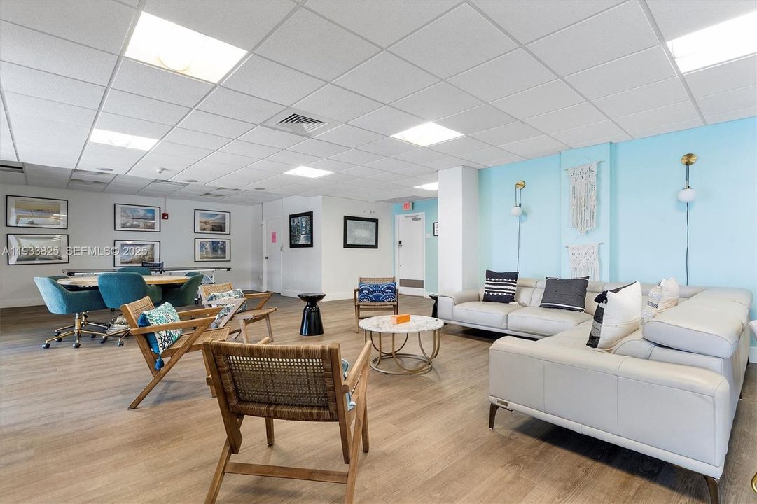 На продажу: $334,900 (1 спален, 1 ванн, 831 Квадратных фут)