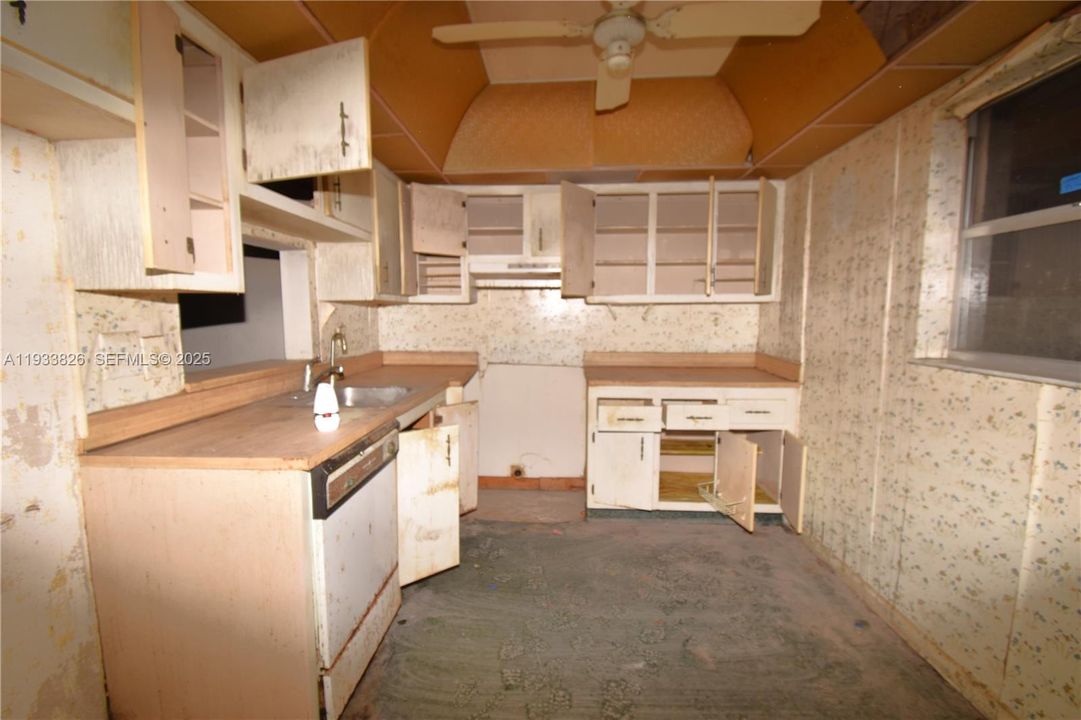 For Sale: $39,900 (2 beds, 2 baths, 1010 Square Feet)
