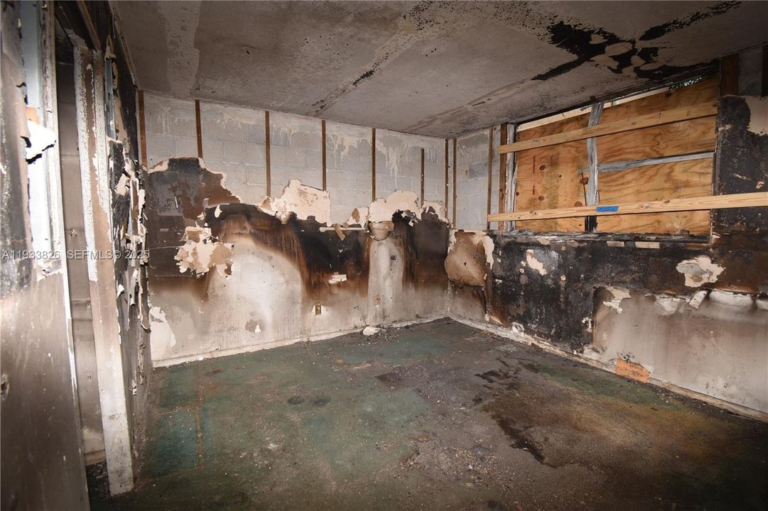 For Sale: $39,900 (2 beds, 2 baths, 1010 Square Feet)