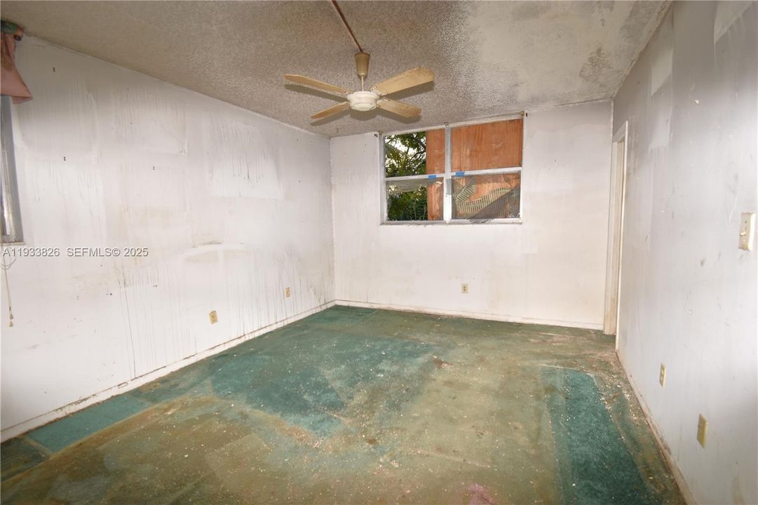For Sale: $39,900 (2 beds, 2 baths, 1010 Square Feet)