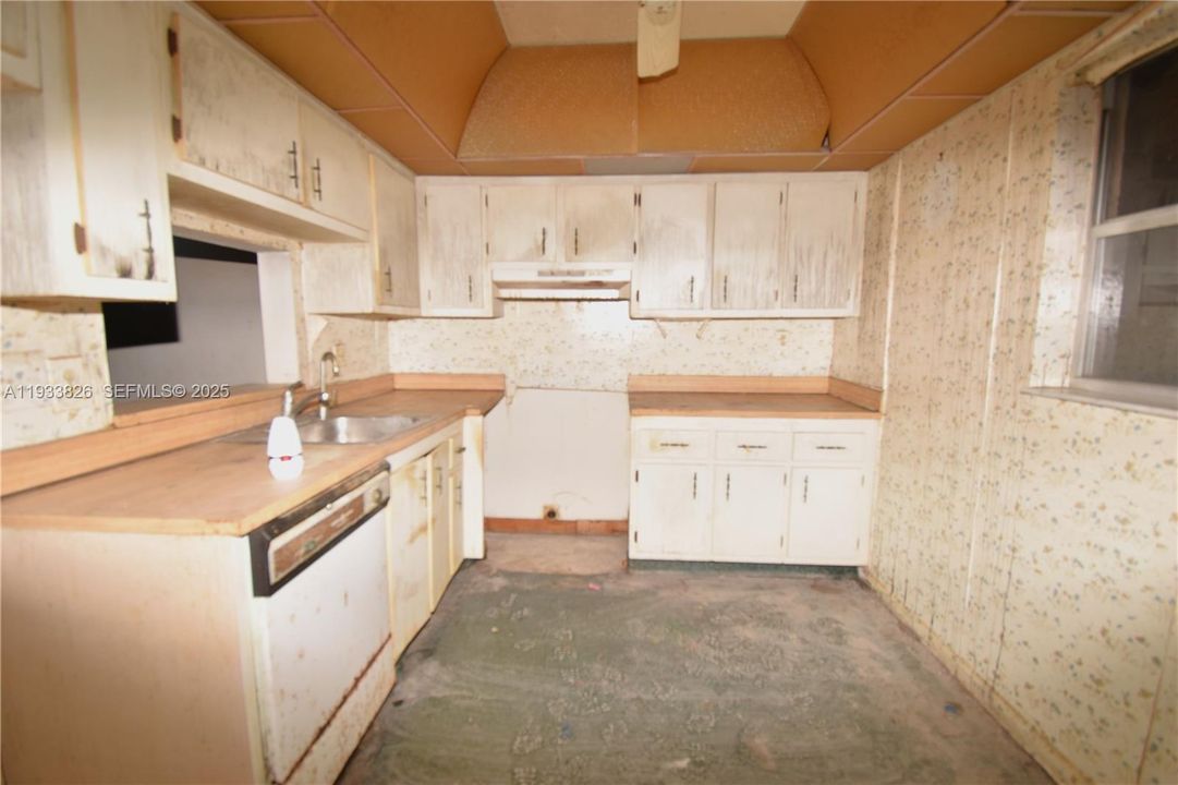 For Sale: $39,900 (2 beds, 2 baths, 1010 Square Feet)