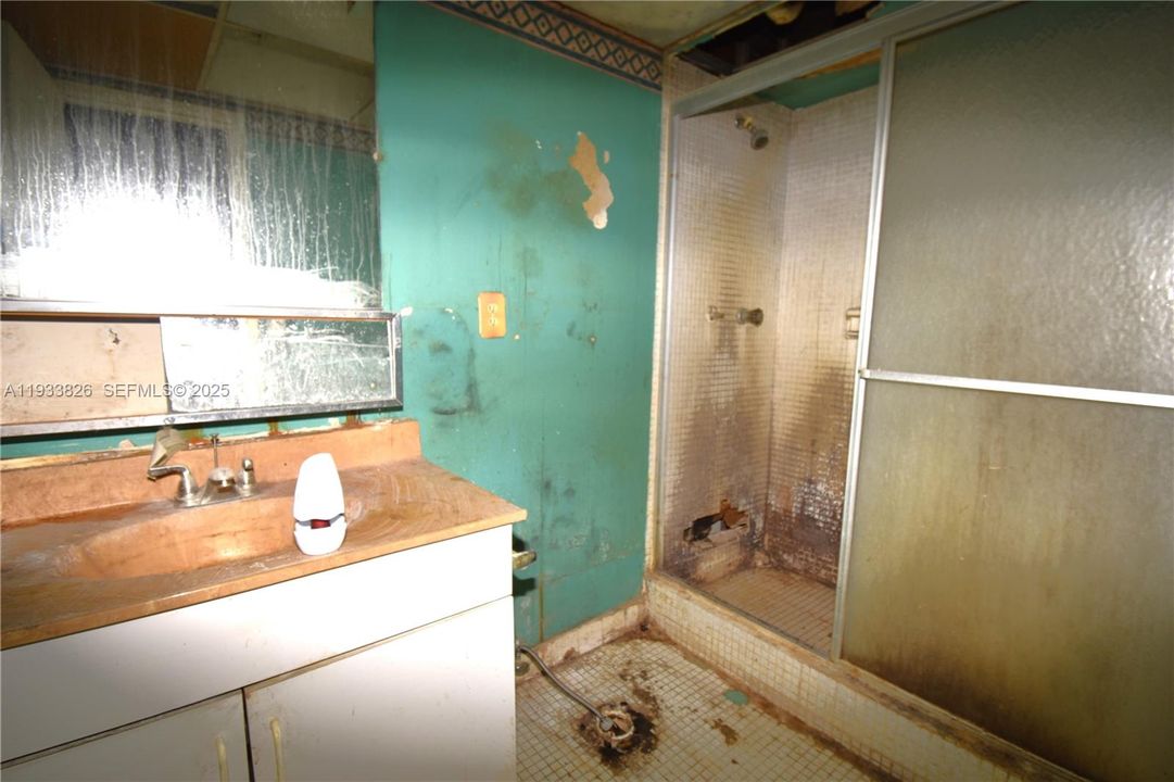 For Sale: $39,900 (2 beds, 2 baths, 1010 Square Feet)