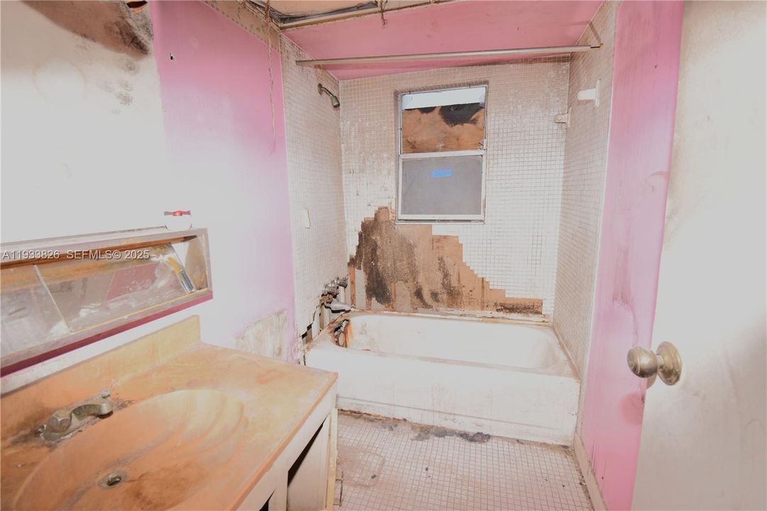 For Sale: $39,900 (2 beds, 2 baths, 1010 Square Feet)