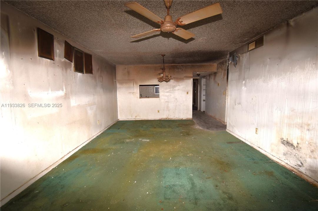 For Sale: $39,900 (2 beds, 2 baths, 1010 Square Feet)