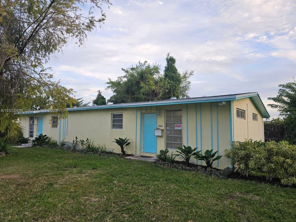 For Rent: $2,600 (2 beds, 1 baths, 800 Square Feet)