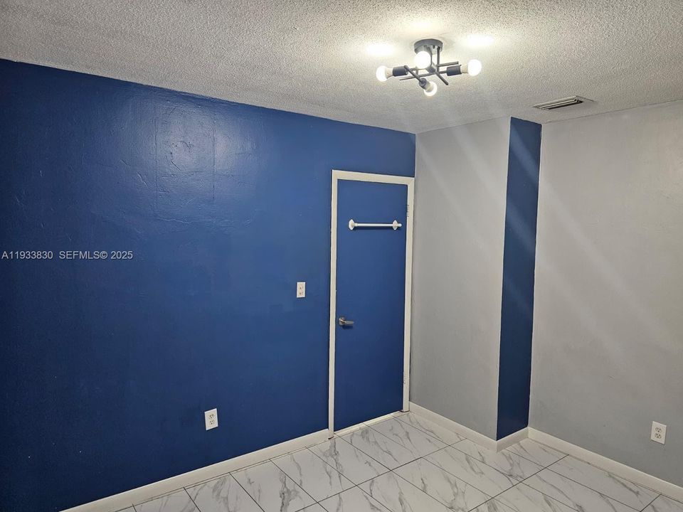 For Rent: $2,600 (2 beds, 1 baths, 800 Square Feet)