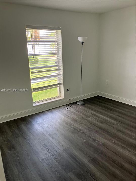 For Rent: $1,800 (1 beds, 1 baths, 594 Square Feet)