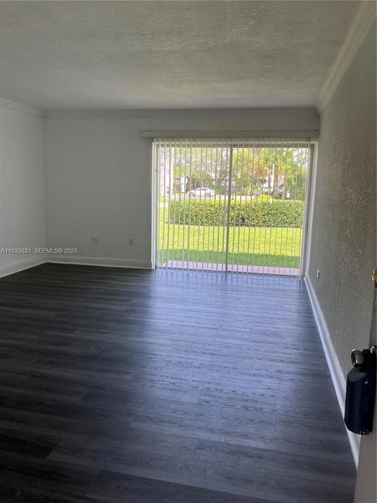 For Rent: $1,800 (1 beds, 1 baths, 594 Square Feet)