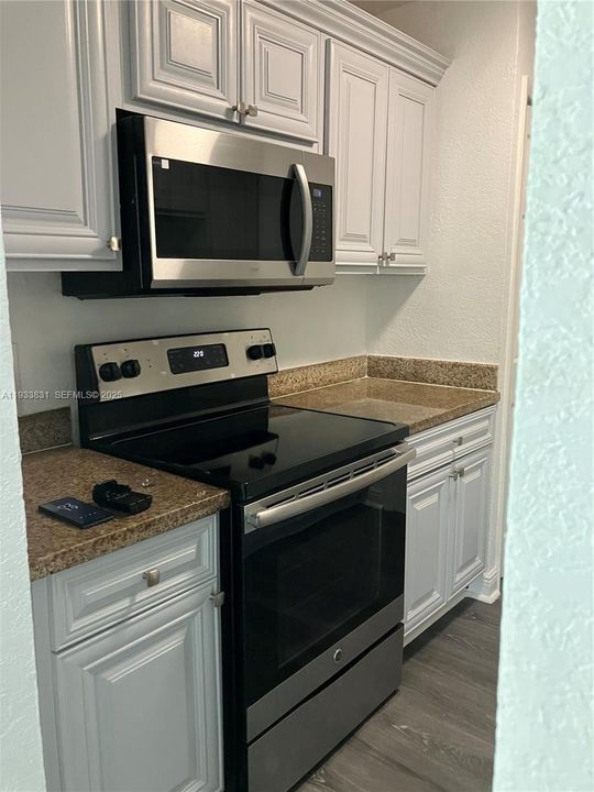 For Rent: $1,800 (1 beds, 1 baths, 594 Square Feet)