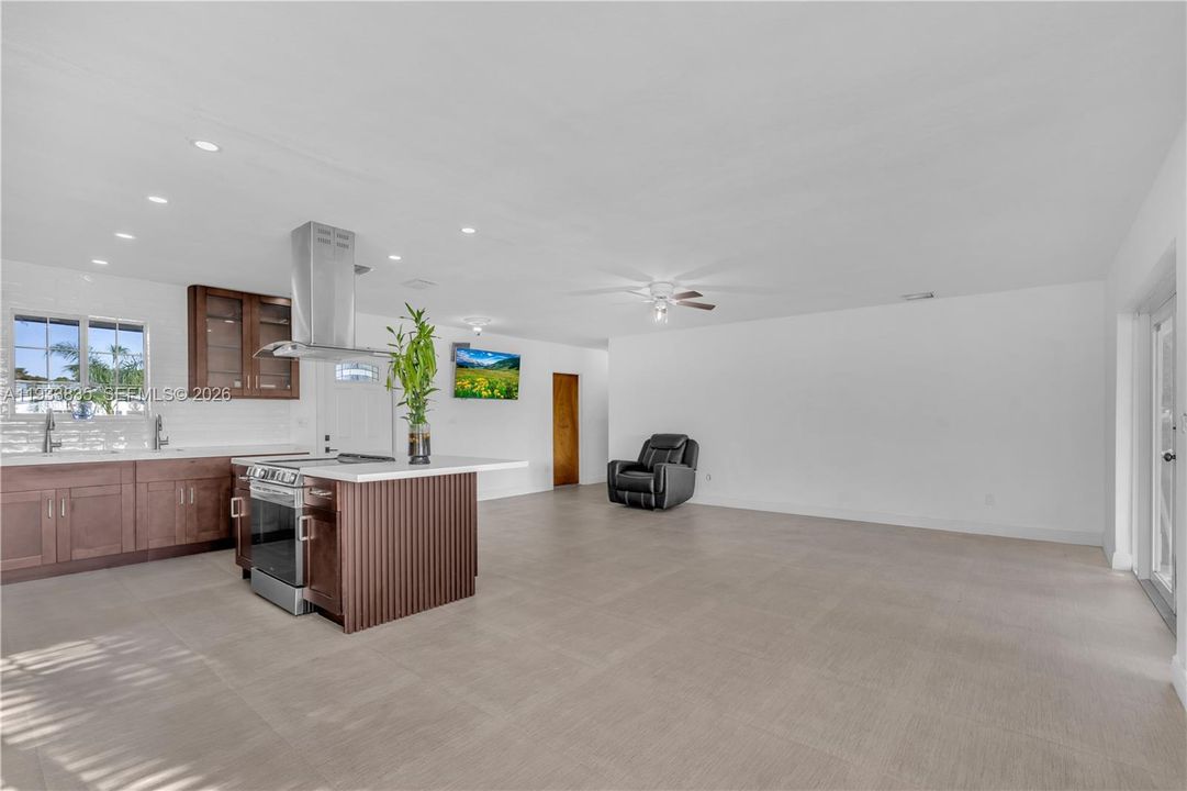 For Sale: $599,999 (3 beds, 2 baths, 1332 Square Feet)