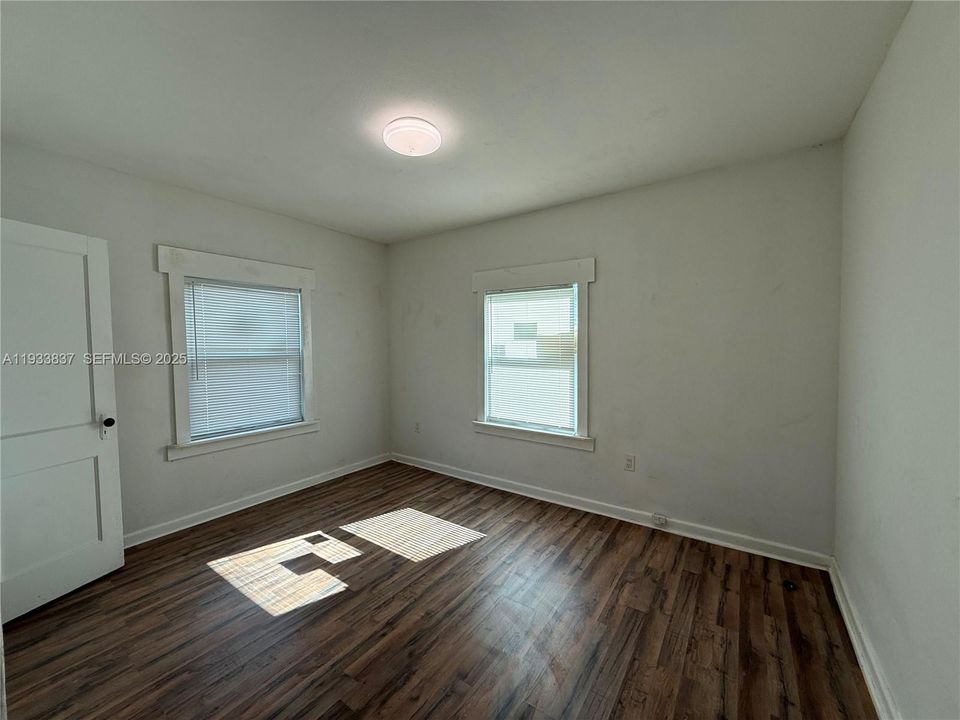 For Rent: $2,100 (3 beds, 1 baths, 1192 Square Feet)