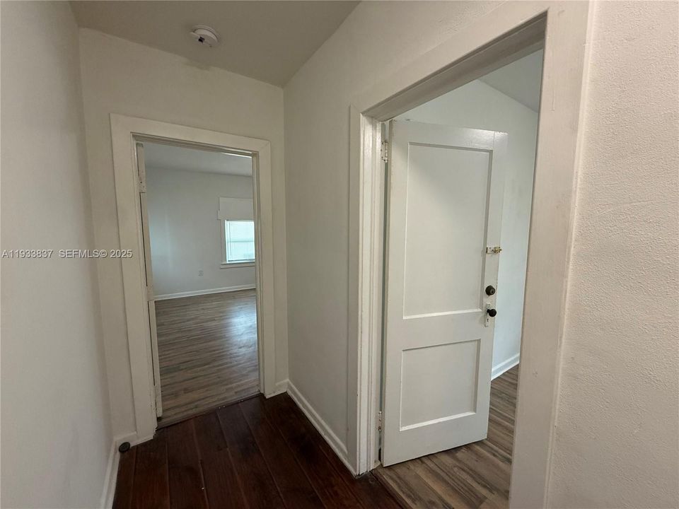 For Rent: $2,100 (3 beds, 1 baths, 1192 Square Feet)