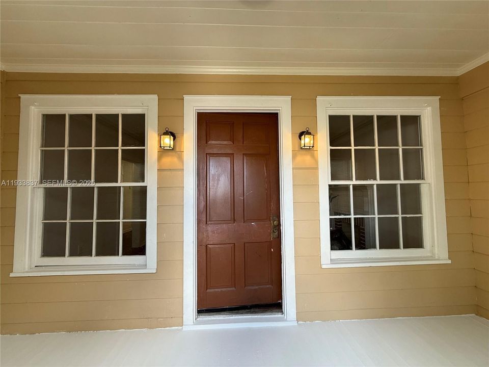 For Rent: $2,100 (3 beds, 1 baths, 1192 Square Feet)