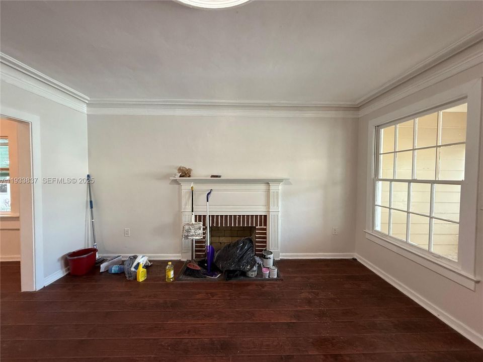 For Rent: $2,100 (3 beds, 1 baths, 1192 Square Feet)