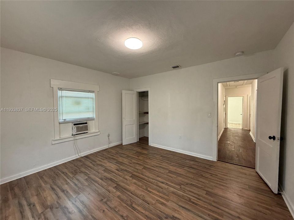 For Rent: $2,100 (3 beds, 1 baths, 1192 Square Feet)