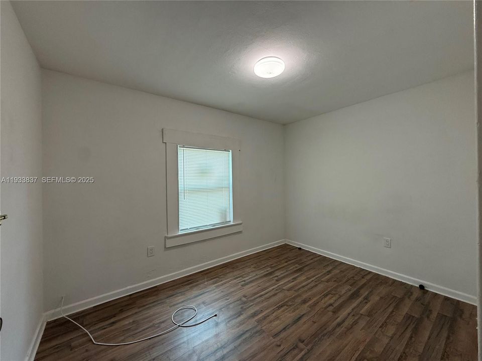 For Rent: $2,100 (3 beds, 1 baths, 1192 Square Feet)