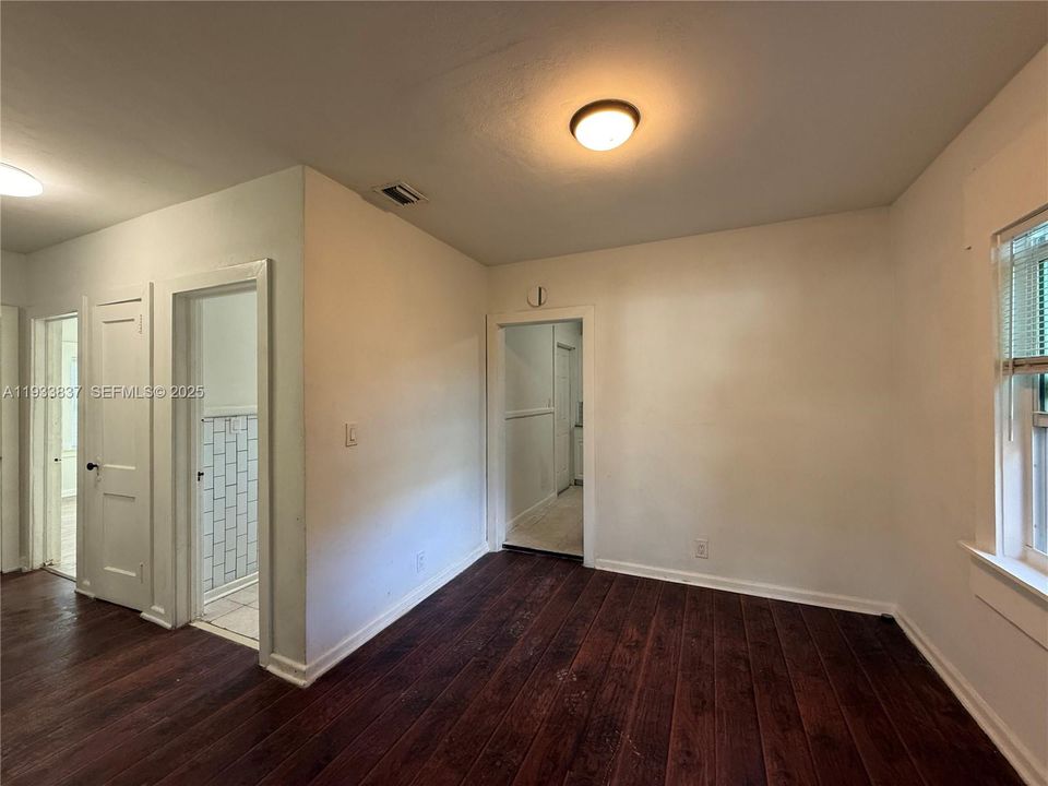 For Rent: $2,100 (3 beds, 1 baths, 1192 Square Feet)