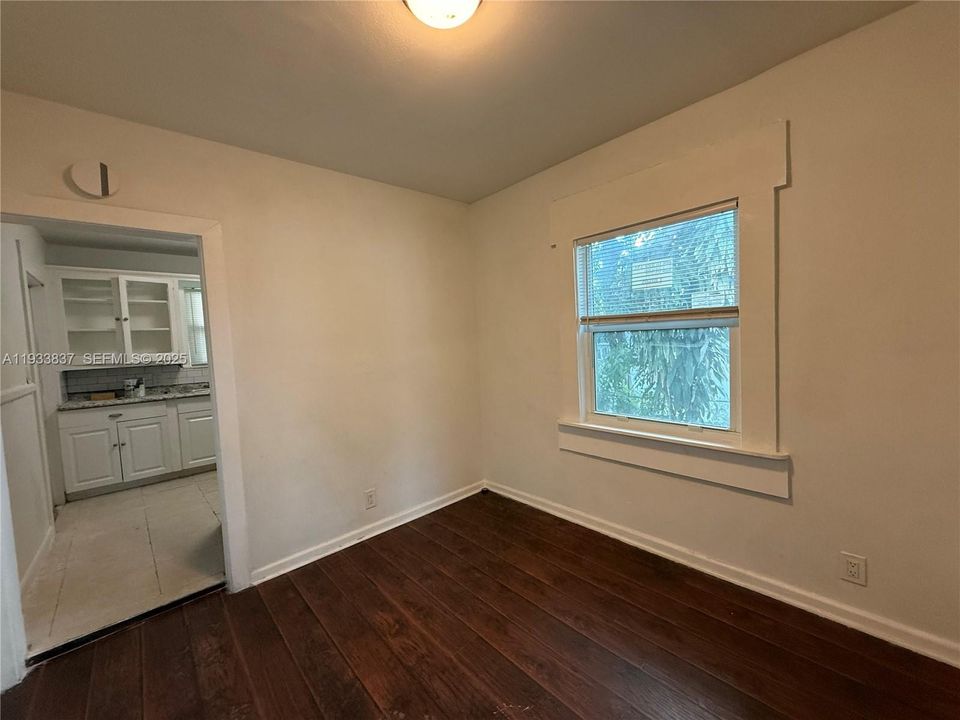 For Rent: $2,100 (3 beds, 1 baths, 1192 Square Feet)