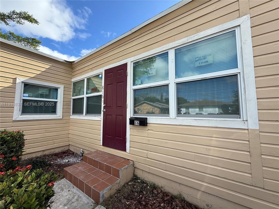 For Rent: $2,100 (3 beds, 1 baths, 1192 Square Feet)