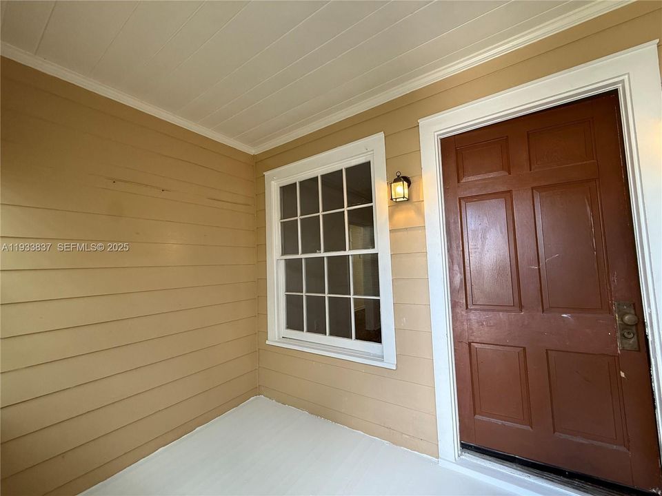 For Rent: $2,100 (3 beds, 1 baths, 1192 Square Feet)