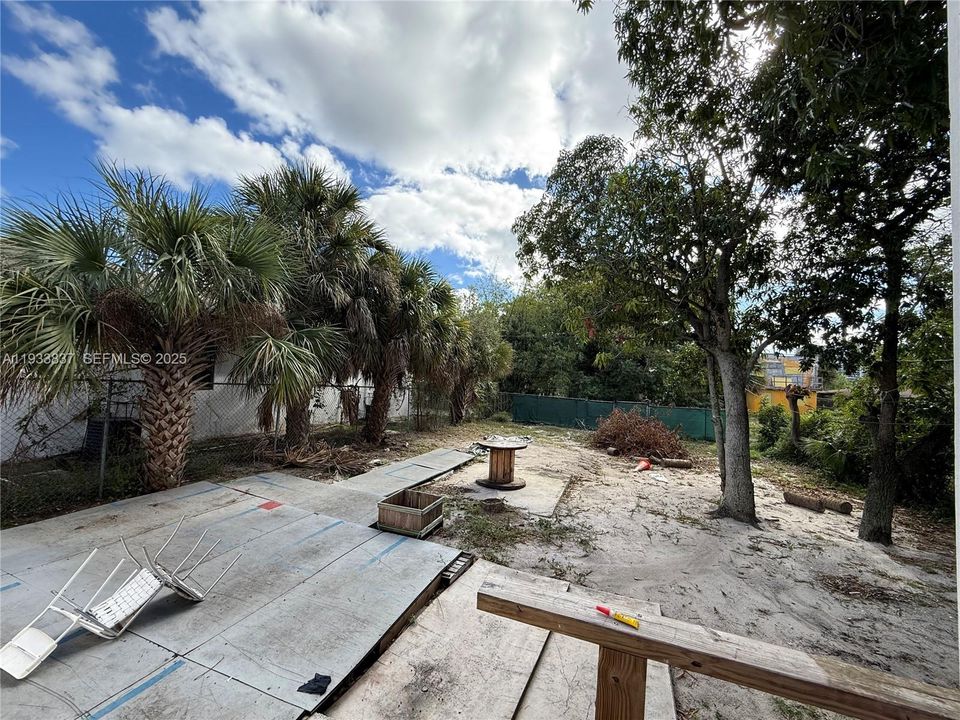 For Rent: $2,100 (3 beds, 1 baths, 1192 Square Feet)