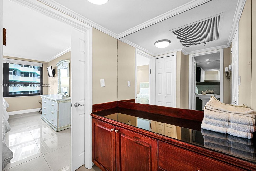 待售: $499,000 (2 贝兹, 2 浴室, 960 平方英尺)