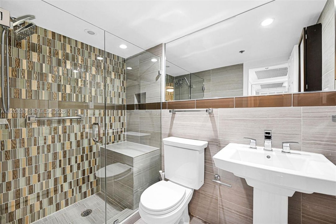 待售: $499,000 (2 贝兹, 2 浴室, 960 平方英尺)