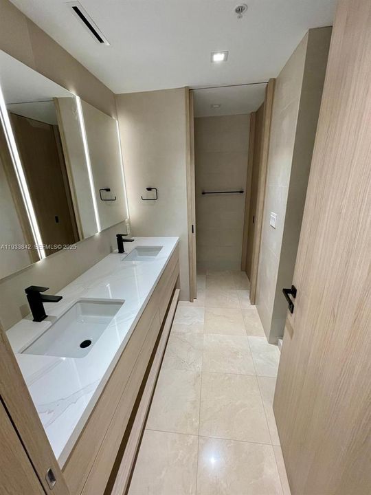 В аренду: $10,500 (2 спален, 2 ванн, 1532 Квадратных фут)