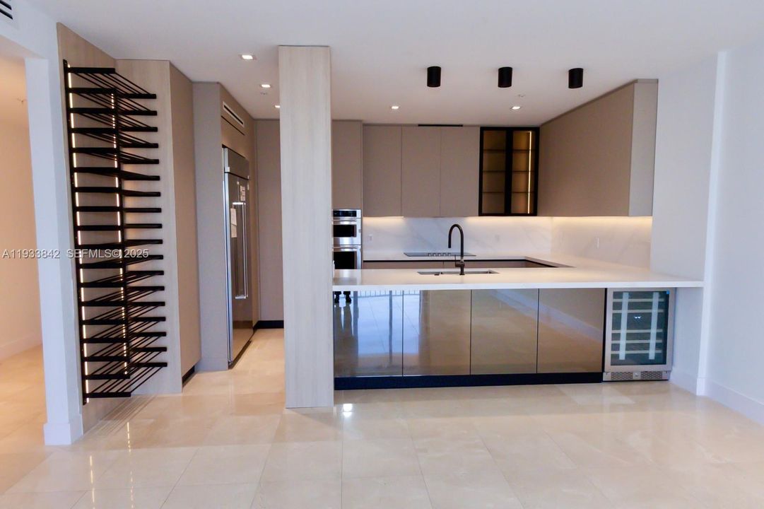 В аренду: $10,500 (2 спален, 2 ванн, 1532 Квадратных фут)