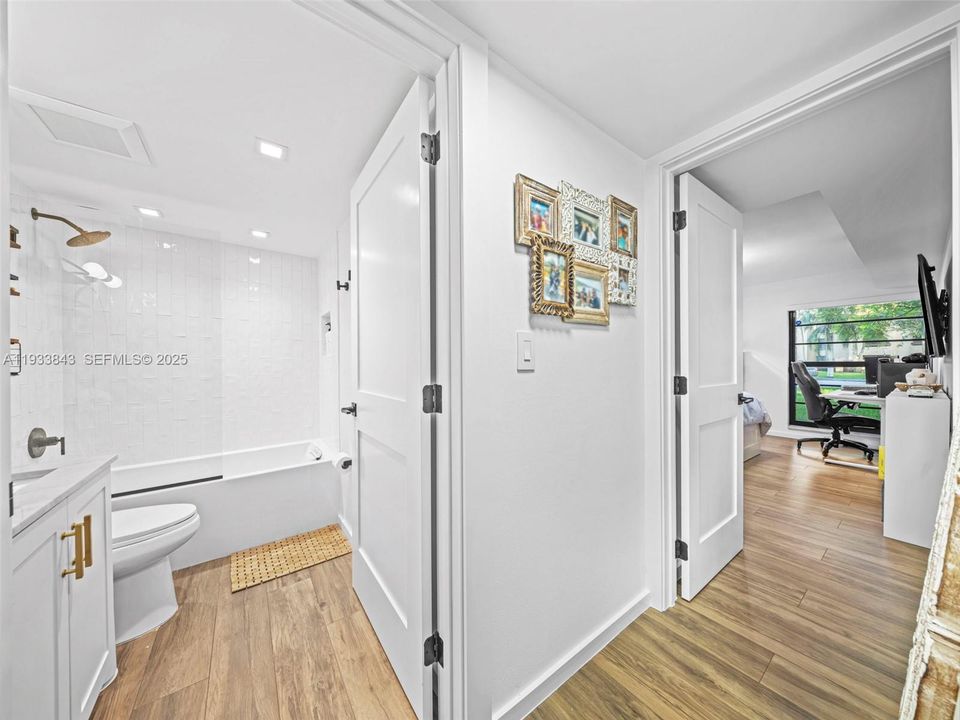 На продажу: $375,000 (2 спален, 2 ванн, 1200 Квадратных фут)