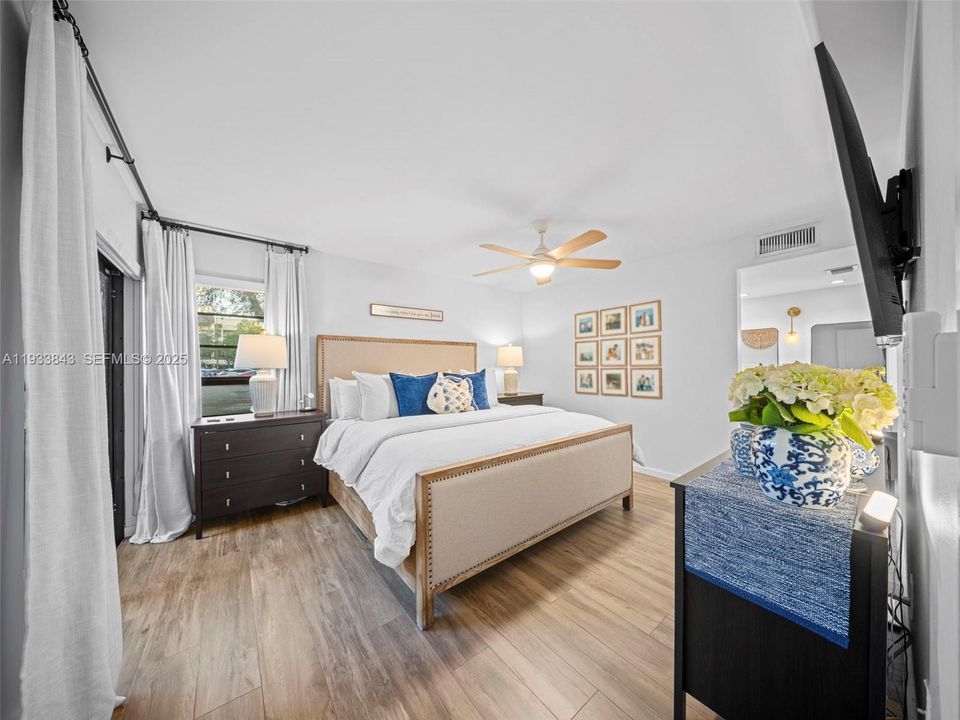 На продажу: $375,000 (2 спален, 2 ванн, 1200 Квадратных фут)