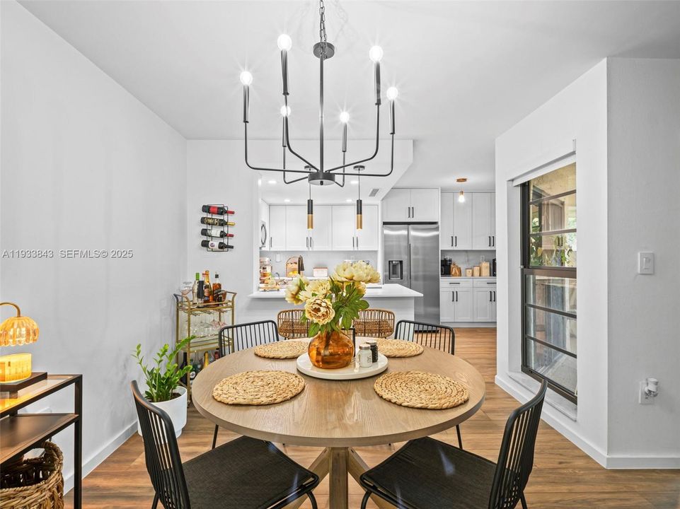 На продажу: $375,000 (2 спален, 2 ванн, 1200 Квадратных фут)