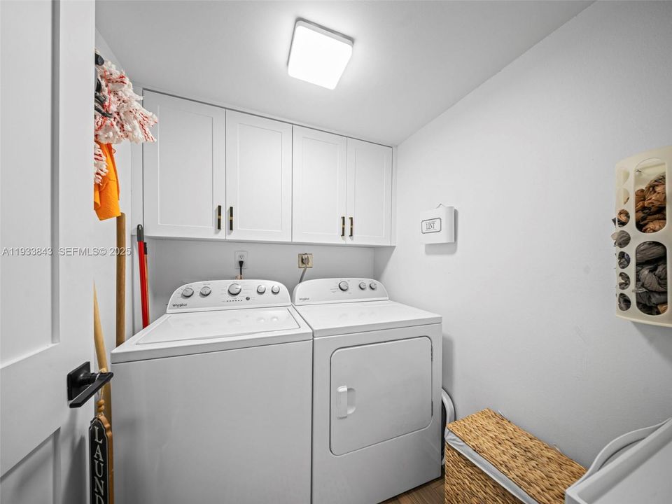 На продажу: $375,000 (2 спален, 2 ванн, 1200 Квадратных фут)