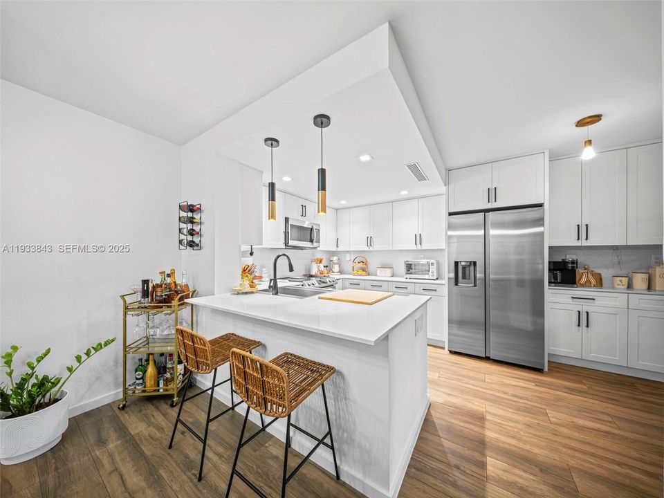 На продажу: $375,000 (2 спален, 2 ванн, 1200 Квадратных фут)