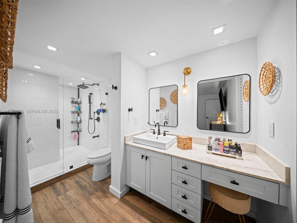 На продажу: $375,000 (2 спален, 2 ванн, 1200 Квадратных фут)