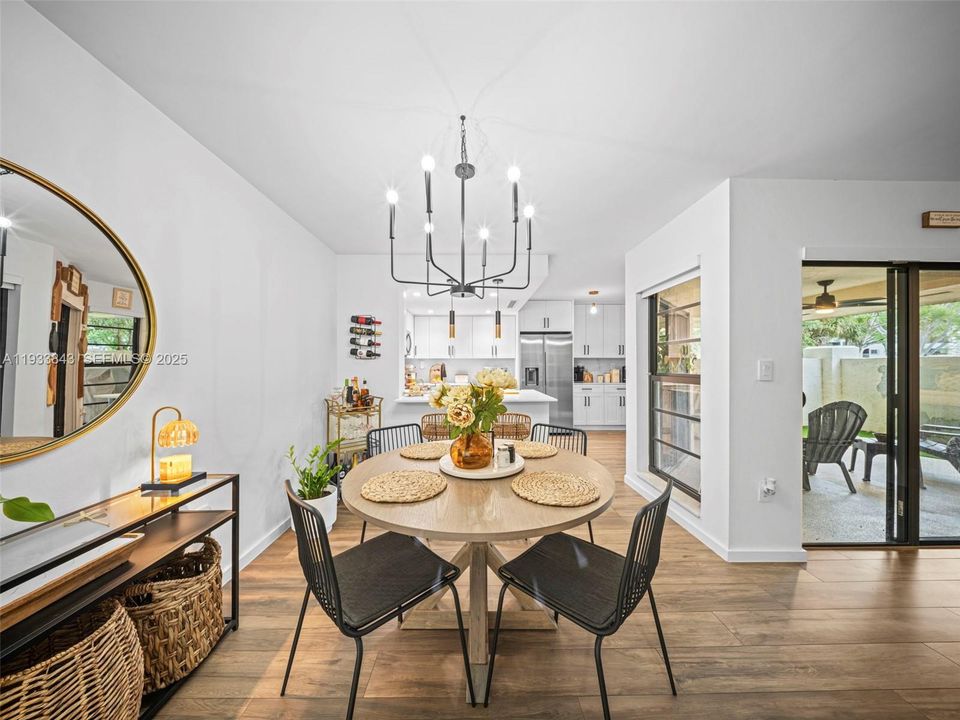 На продажу: $375,000 (2 спален, 2 ванн, 1200 Квадратных фут)