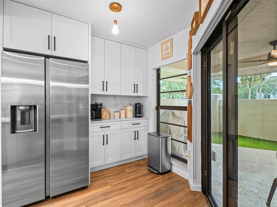 На продажу: $375,000 (2 спален, 2 ванн, 1200 Квадратных фут)